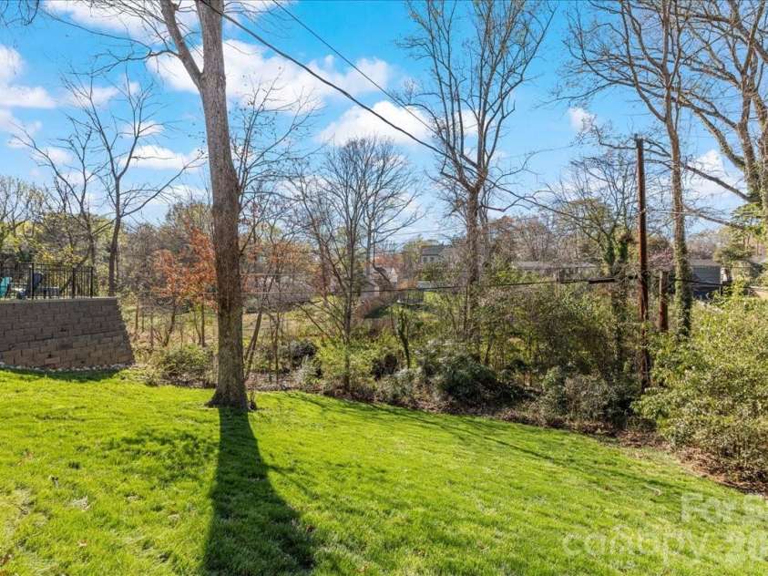 4922 Valley Stream Road, Charlotte, NC 28209.  MLS# CAR4358374, YatesRealty ID 5455. 