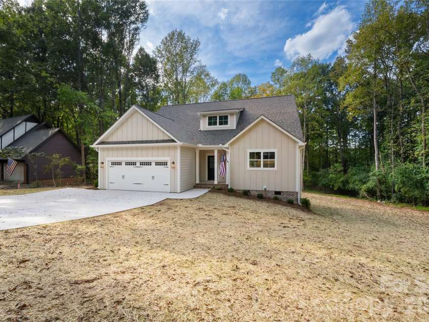 1716 Lake lee Drive, Monroe, NC 28112.  MLS# CAR4429681, YatesRealty ID 54556. 