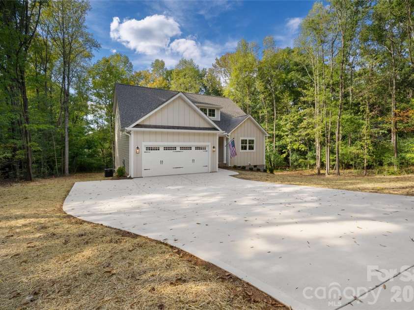 1716 Lake lee Drive, Monroe, NC 28112.  MLS# CAR4429681, YatesRealty ID 54556. 