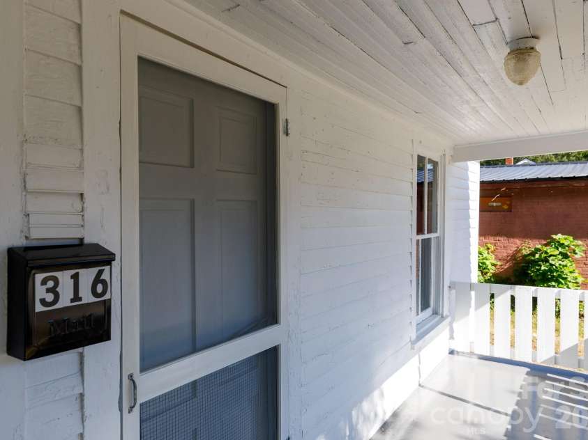 316 Stonewall Avenue, Rock Hill, SC 29730.  MLS# CAR4431020, YatesRealty ID 54557. 