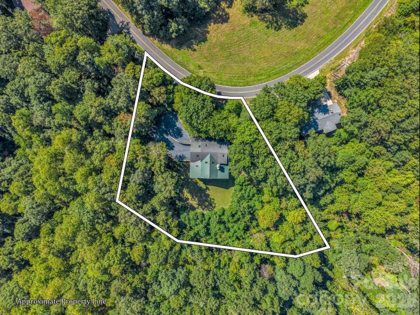 5409 Mineral Springs Mountain Avenue, Valdese, NC 28690.  MLS# CAR4426784, YatesRealty ID 54559. Approximate property line