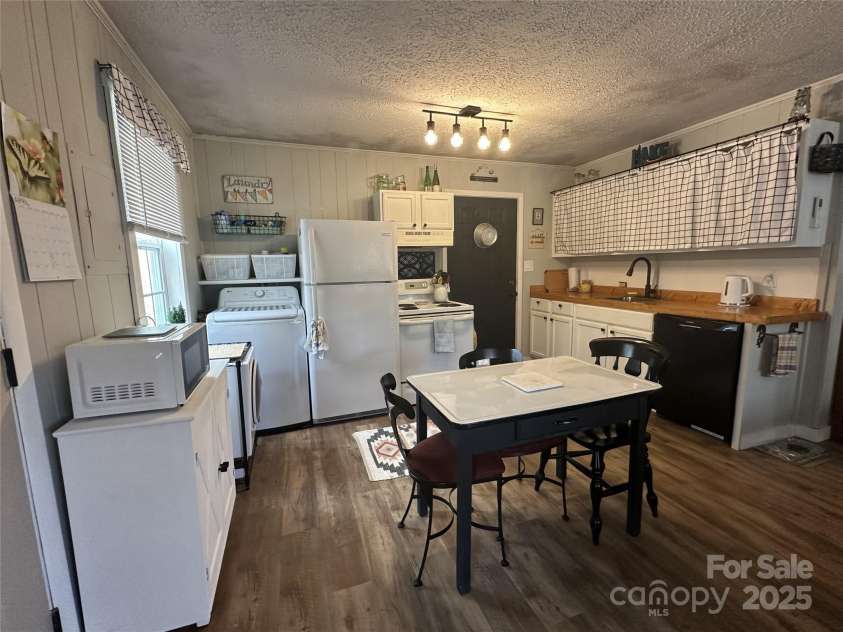 77 Pine Road, Rosman, NC 28772.  MLS# CAR4246181, YatesRealty ID 5456. 