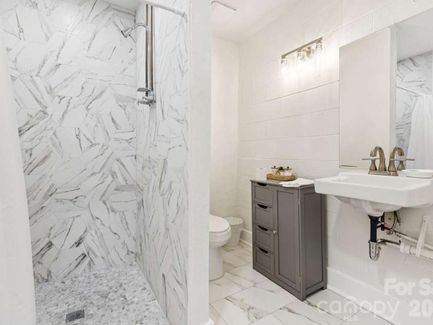 145 Murray Drive, Salisbury, NC 28146.  MLS# CAR4321343, YatesRealty ID 54560. Basement Full Bathroom