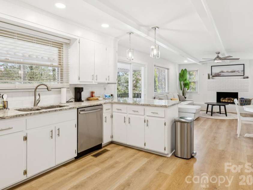 145 Murray Drive, Salisbury, NC 28146.  MLS# CAR4321343, YatesRealty ID 54560. Kitchen