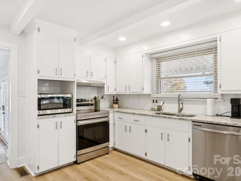 145 Murray Drive, Salisbury, NC 28146.  MLS# CAR4321343, YatesRealty ID 54560. Kitchen