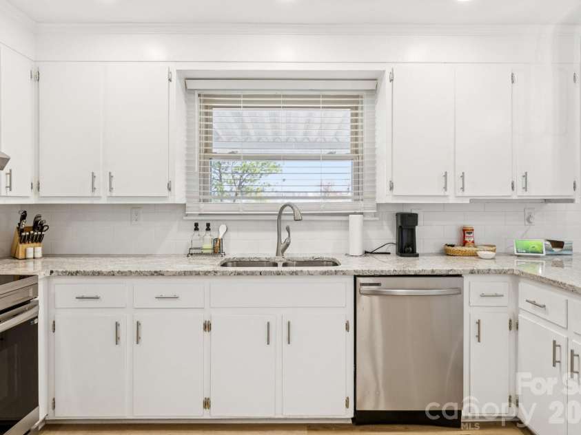 145 Murray Drive, Salisbury, NC 28146.  MLS# CAR4321343, YatesRealty ID 54560. Kitchen