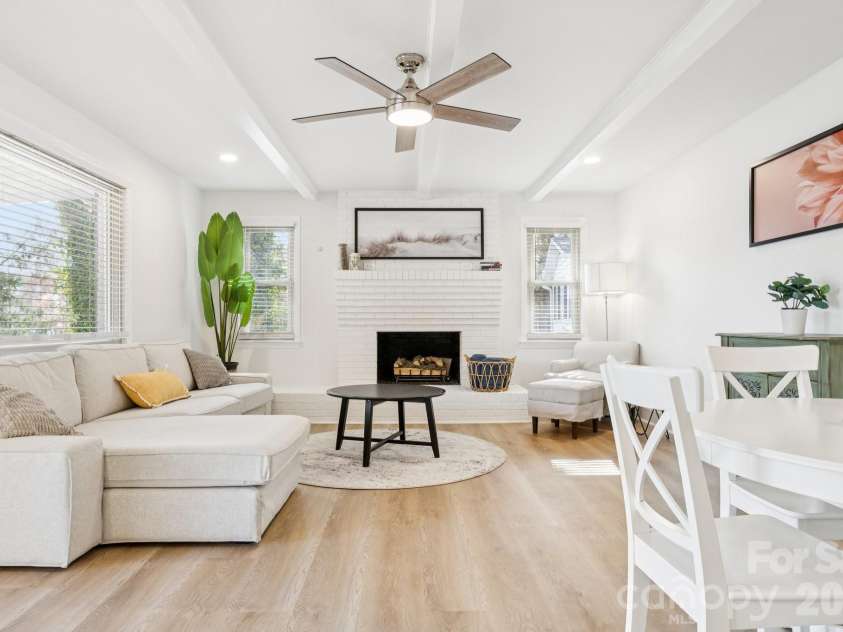 145 Murray Drive, Salisbury, NC 28146.  MLS# CAR4321343, YatesRealty ID 54560. Living Room