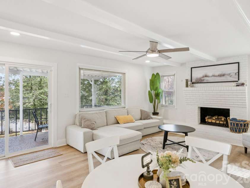 145 Murray Drive, Salisbury, NC 28146.  MLS# CAR4321343, YatesRealty ID 54560. Living Room