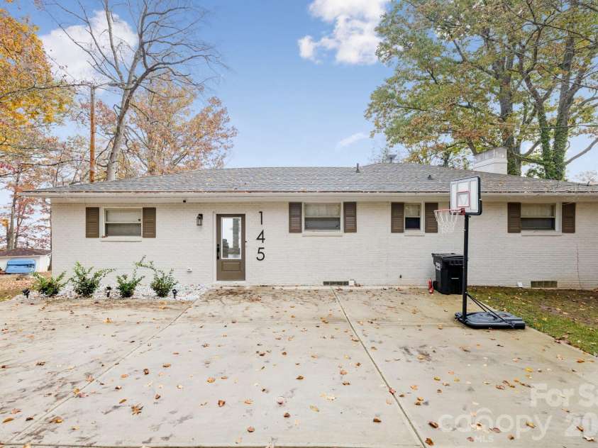 145 Murray Drive, Salisbury, NC 28146.  MLS# CAR4321343, YatesRealty ID 54560. Welcome!