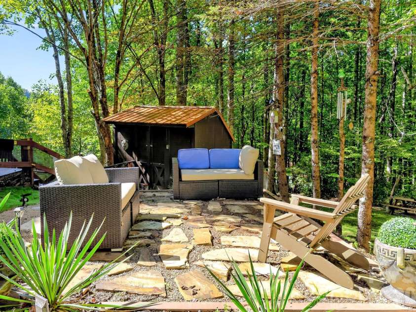 602 Quail Cove Road, Clyde, NC 28721.  MLS# CAR4423385, YatesRealty ID 54561. 