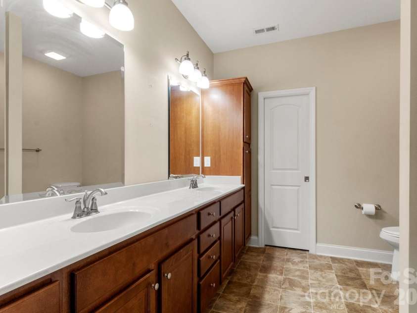 207 Crystal Springs Lane, Shelby, NC 28150.  MLS# CAR4426735, YatesRealty ID 54562. Main Bathroom