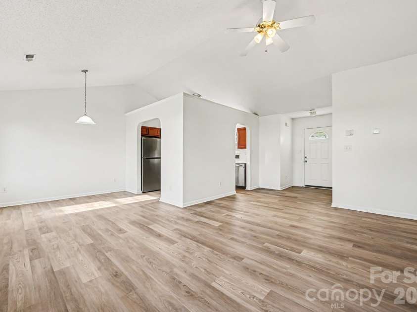 4415 Biesterfield Drive, Charlotte, NC 28216.  MLS# CAR4430353, YatesRealty ID 54563. 