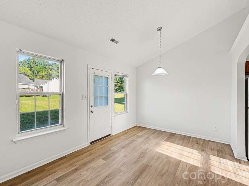 4415 Biesterfield Drive, Charlotte, NC 28216.  MLS# CAR4430353, YatesRealty ID 54563. 
