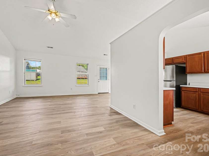 4415 Biesterfield Drive, Charlotte, NC 28216.  MLS# CAR4430353, YatesRealty ID 54563. 