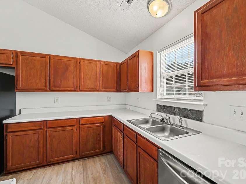 4415 Biesterfield Drive, Charlotte, NC 28216.  MLS# CAR4430353, YatesRealty ID 54563. 