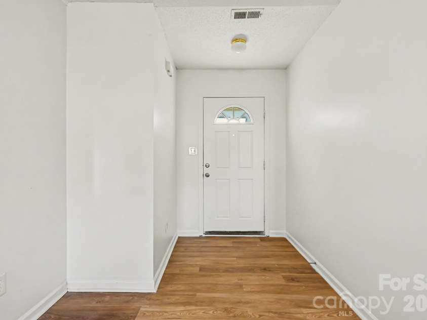 4415 Biesterfield Drive, Charlotte, NC 28216.  MLS# CAR4430353, YatesRealty ID 54563. 