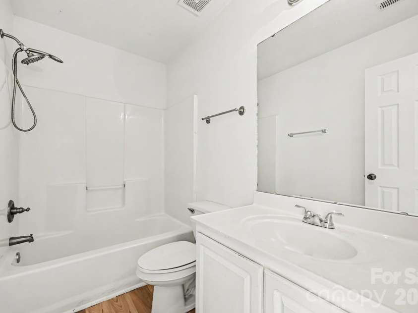 4415 Biesterfield Drive, Charlotte, NC 28216.  MLS# CAR4430353, YatesRealty ID 54563. 