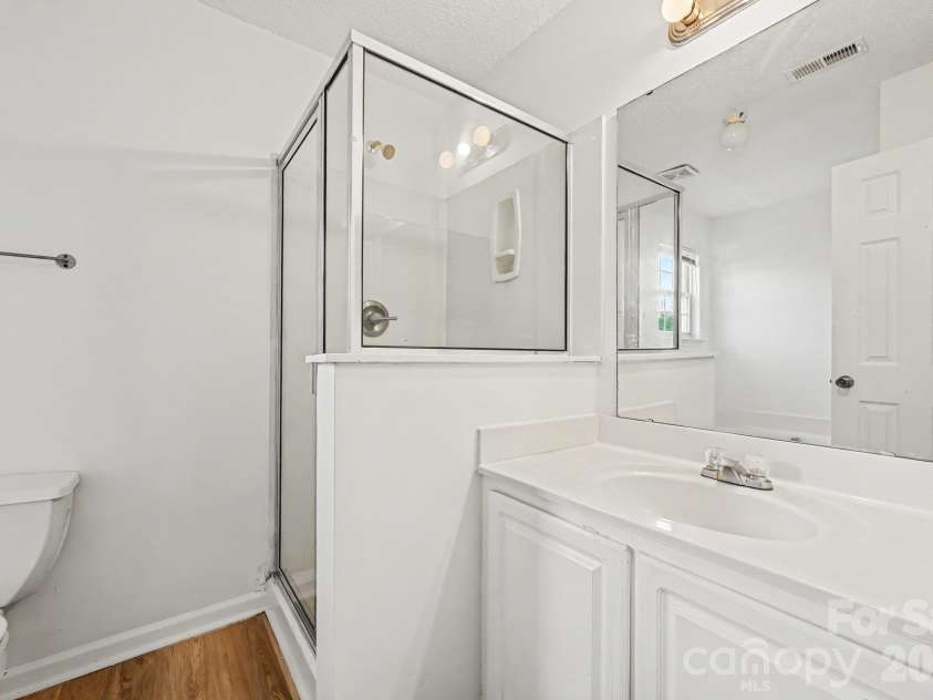 4415 Biesterfield Drive, Charlotte, NC 28216.  MLS# CAR4430353, YatesRealty ID 54563. 