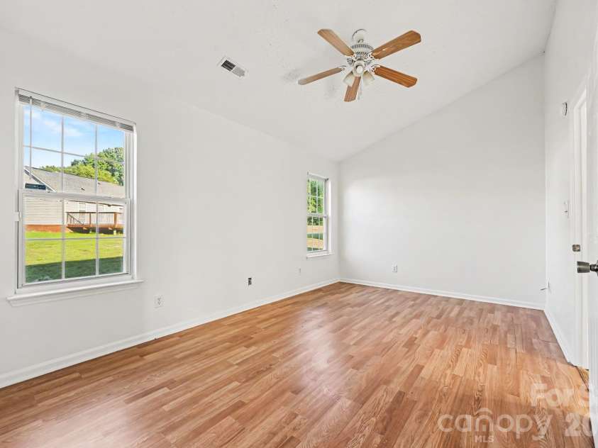 4415 Biesterfield Drive, Charlotte, NC 28216.  MLS# CAR4430353, YatesRealty ID 54563. 