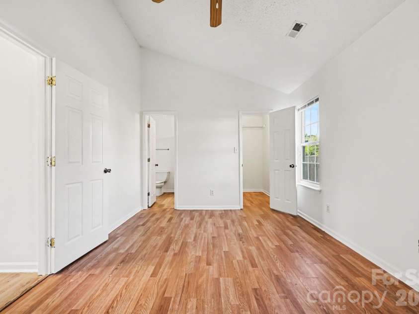 4415 Biesterfield Drive, Charlotte, NC 28216.  MLS# CAR4430353, YatesRealty ID 54563. 