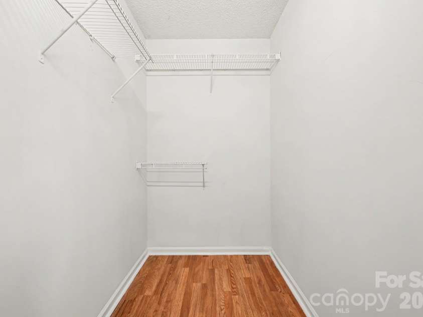 4415 Biesterfield Drive, Charlotte, NC 28216.  MLS# CAR4430353, YatesRealty ID 54563. 