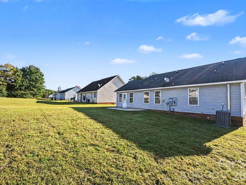 4415 Biesterfield Drive, Charlotte, NC 28216.  MLS# CAR4430353, YatesRealty ID 54563. 