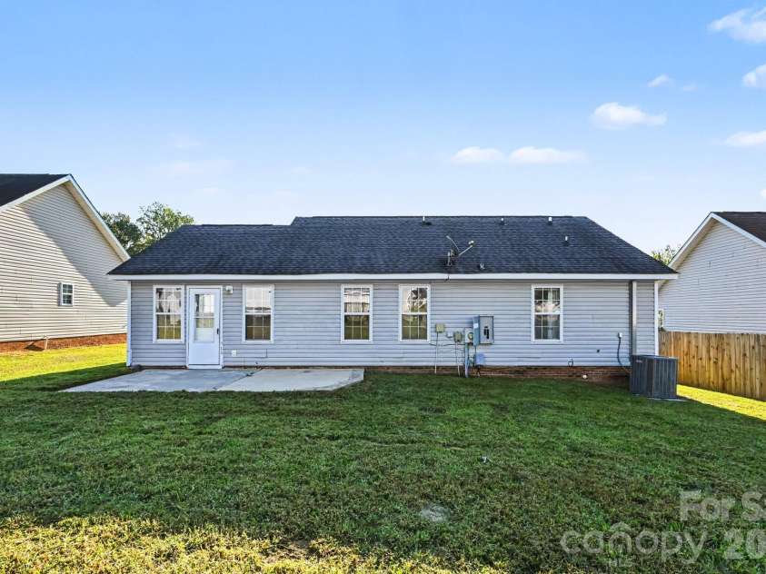 4415 Biesterfield Drive, Charlotte, NC 28216.  MLS# CAR4430353, YatesRealty ID 54563. 