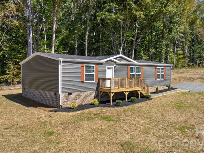 202 Christophers Court, Lexington, NC 27295.  MLS# CAR4430933, YatesRealty ID 54567. 