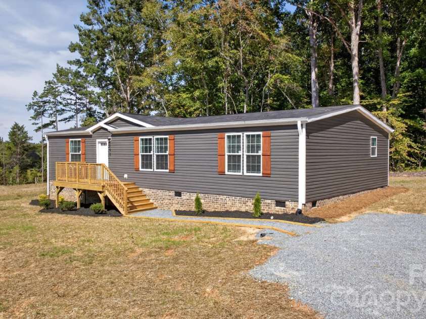 202 Christophers Court, Lexington, NC 27295.  MLS# CAR4430933, YatesRealty ID 54567. 