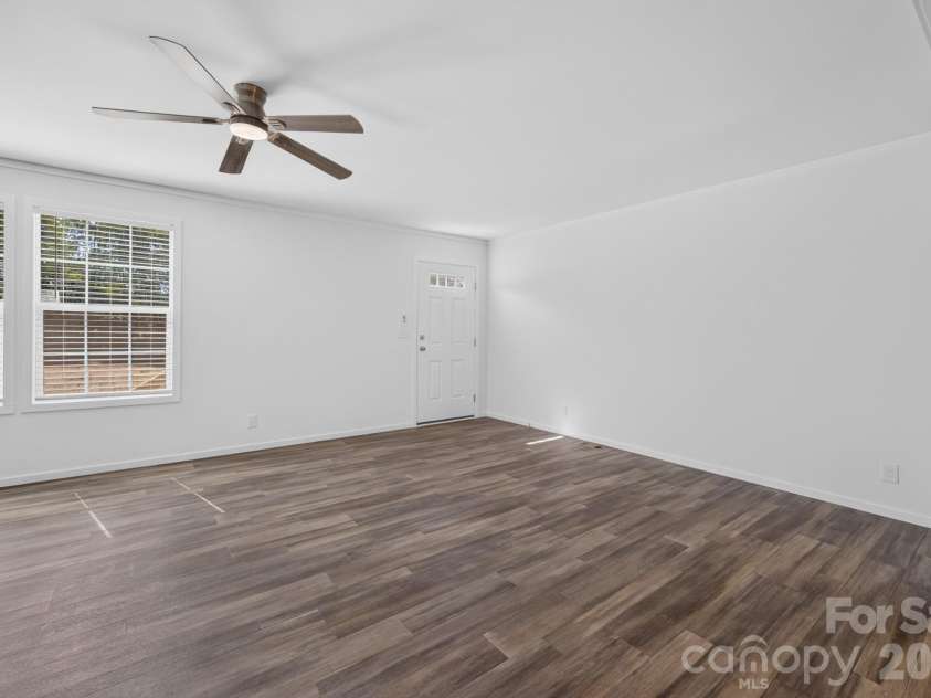 202 Christophers Court, Lexington, NC 27295.  MLS# CAR4430933, YatesRealty ID 54567. 