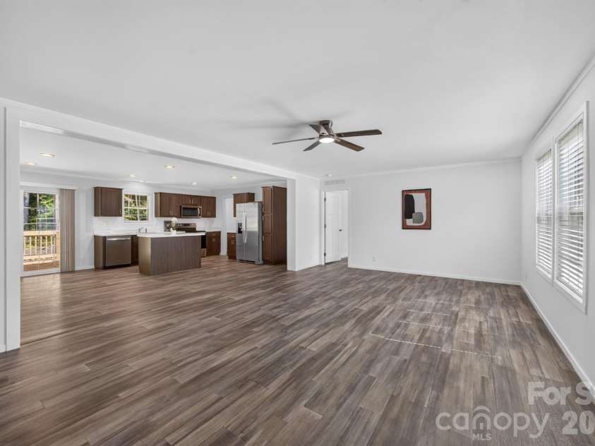 202 Christophers Court, Lexington, NC 27295.  MLS# CAR4430933, YatesRealty ID 54567. 