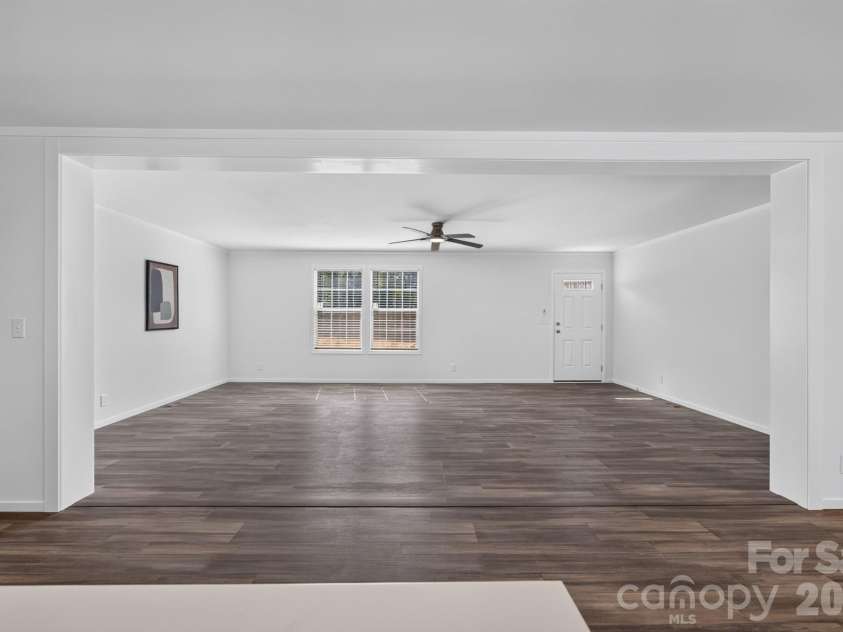202 Christophers Court, Lexington, NC 27295.  MLS# CAR4430933, YatesRealty ID 54567. 