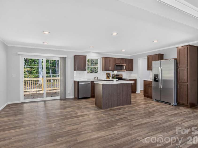 202 Christophers Court, Lexington, NC 27295.  MLS# CAR4430933, YatesRealty ID 54567. 