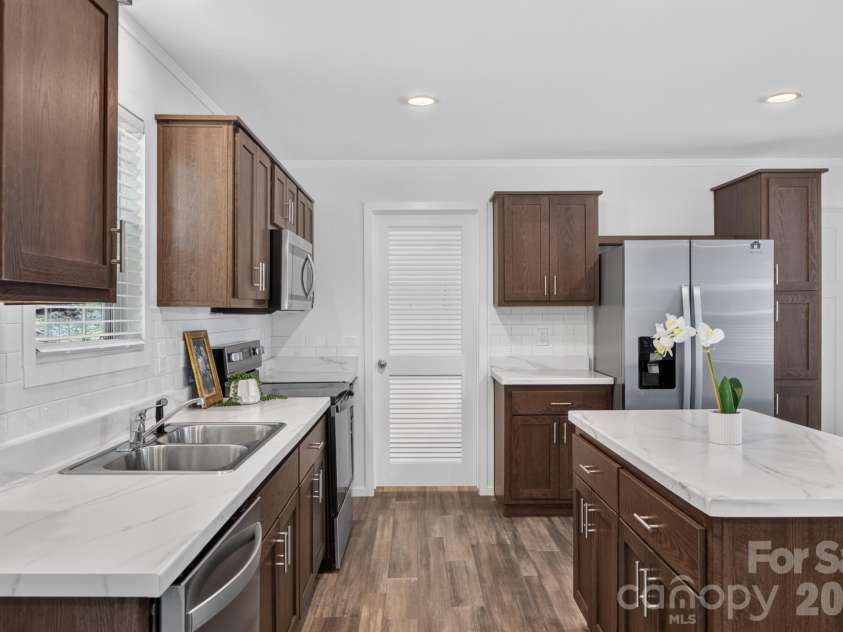 202 Christophers Court, Lexington, NC 27295.  MLS# CAR4430933, YatesRealty ID 54567. 