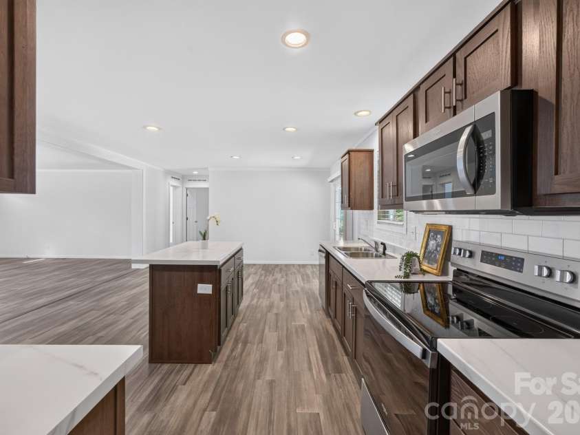 202 Christophers Court, Lexington, NC 27295.  MLS# CAR4430933, YatesRealty ID 54567. 