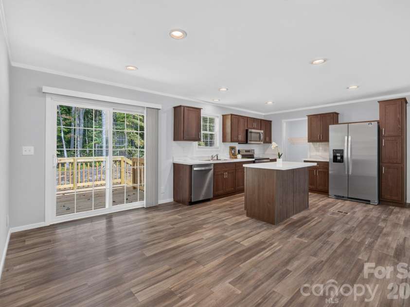 202 Christophers Court, Lexington, NC 27295.  MLS# CAR4430933, YatesRealty ID 54567. 