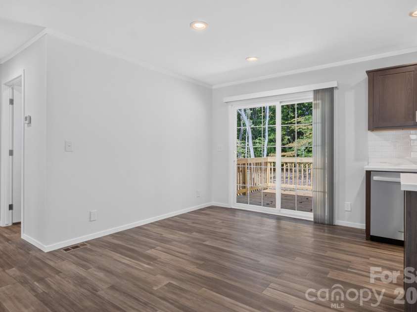 202 Christophers Court, Lexington, NC 27295.  MLS# CAR4430933, YatesRealty ID 54567. 
