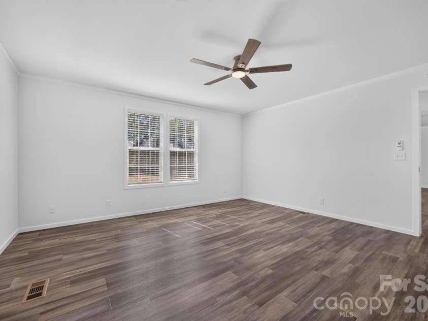 202 Christophers Court, Lexington, NC 27295.  MLS# CAR4430933, YatesRealty ID 54567. 