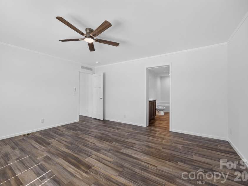 202 Christophers Court, Lexington, NC 27295.  MLS# CAR4430933, YatesRealty ID 54567. 