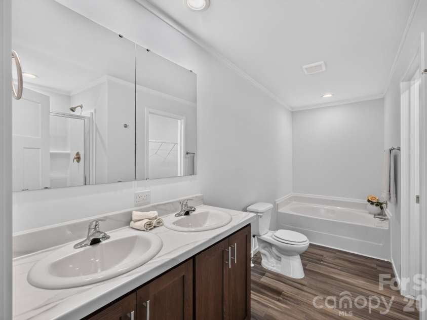 202 Christophers Court, Lexington, NC 27295.  MLS# CAR4430933, YatesRealty ID 54567. 