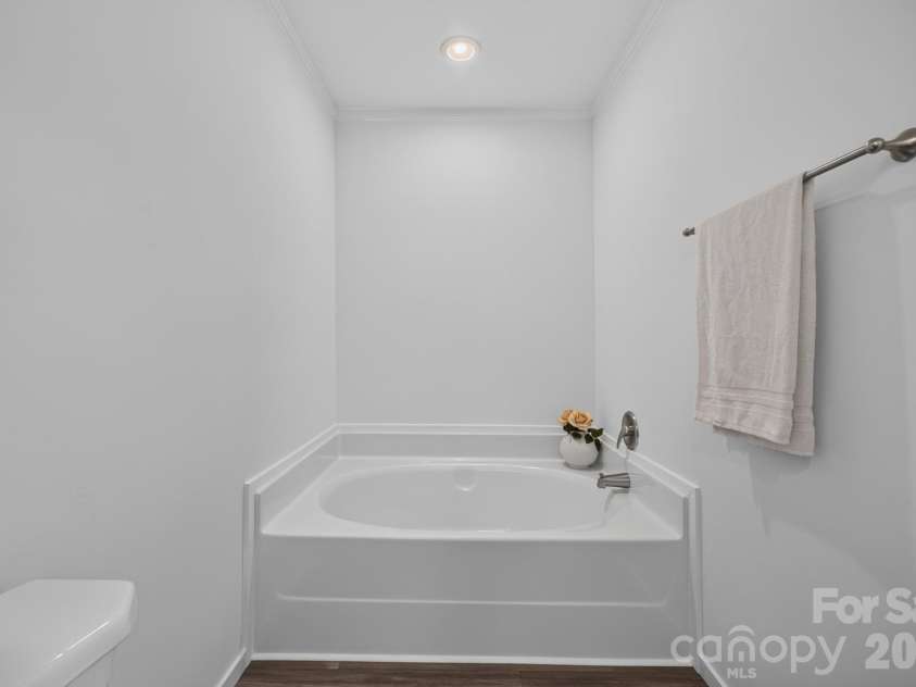 202 Christophers Court, Lexington, NC 27295.  MLS# CAR4430933, YatesRealty ID 54567. 