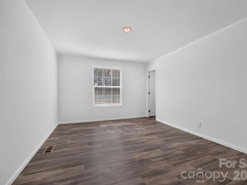 202 Christophers Court, Lexington, NC 27295.  MLS# CAR4430933, YatesRealty ID 54567. 