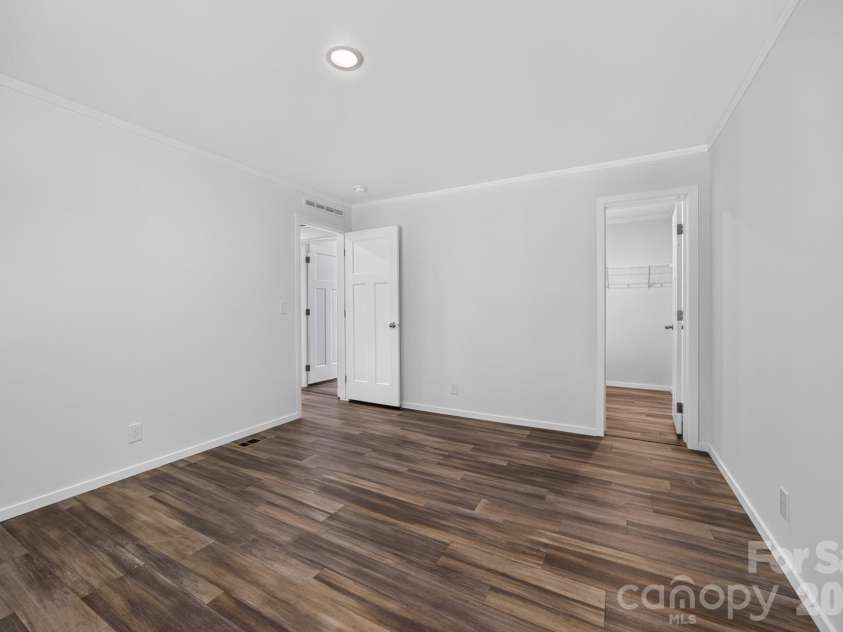 202 Christophers Court, Lexington, NC 27295.  MLS# CAR4430933, YatesRealty ID 54567. 