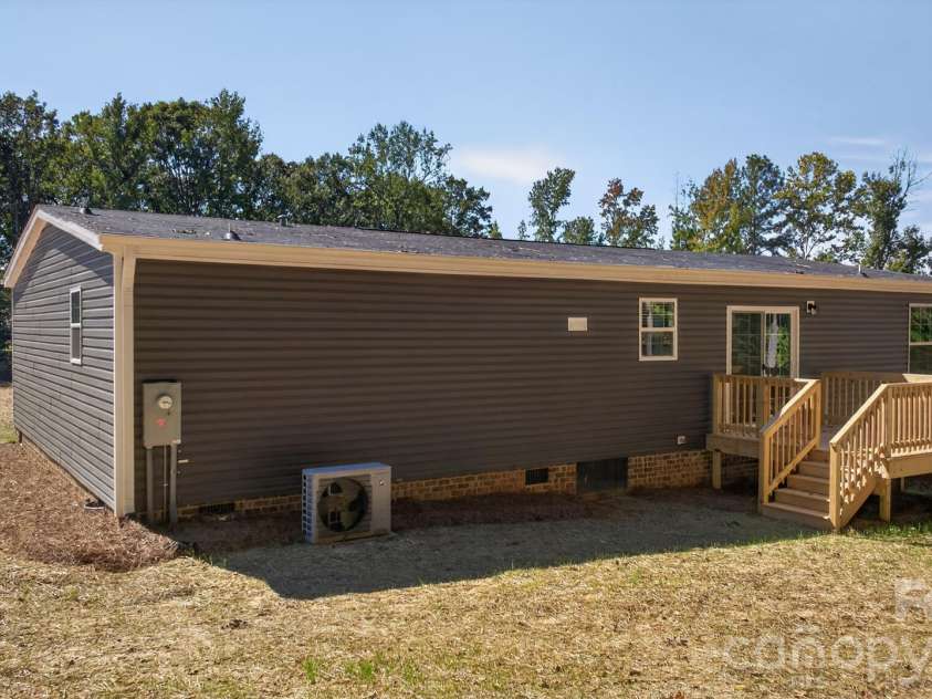 202 Christophers Court, Lexington, NC 27295.  MLS# CAR4430933, YatesRealty ID 54567. 