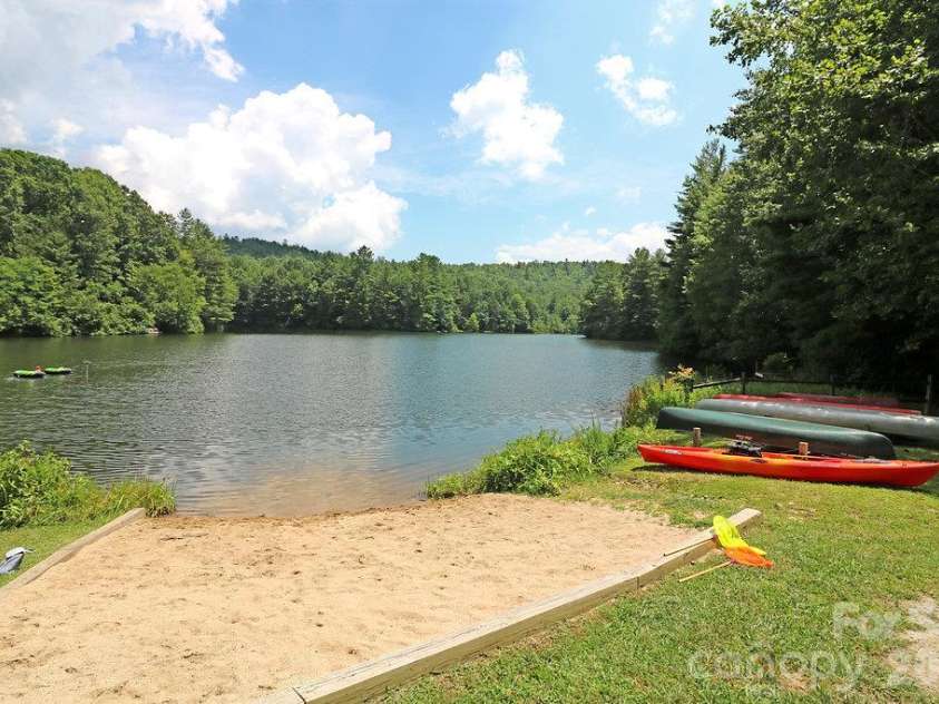 64 Surrey Lane, Brevard, NC 28712.  MLS# CAR4429988, YatesRealty ID 54568. 