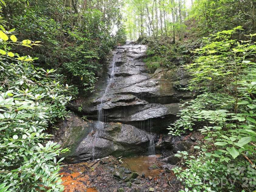 64 Surrey Lane, Brevard, NC 28712.  MLS# CAR4429988, YatesRealty ID 54568. 