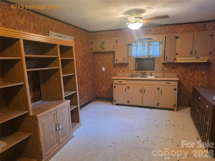 4715 Carriage Drive Circle, Charlotte, NC 28205.  MLS# CAR4430241, YatesRealty ID 54569. 
