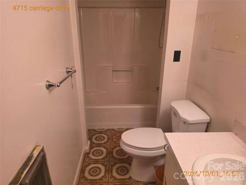 4715 Carriage Drive Circle, Charlotte, NC 28205.  MLS# CAR4430241, YatesRealty ID 54569. 