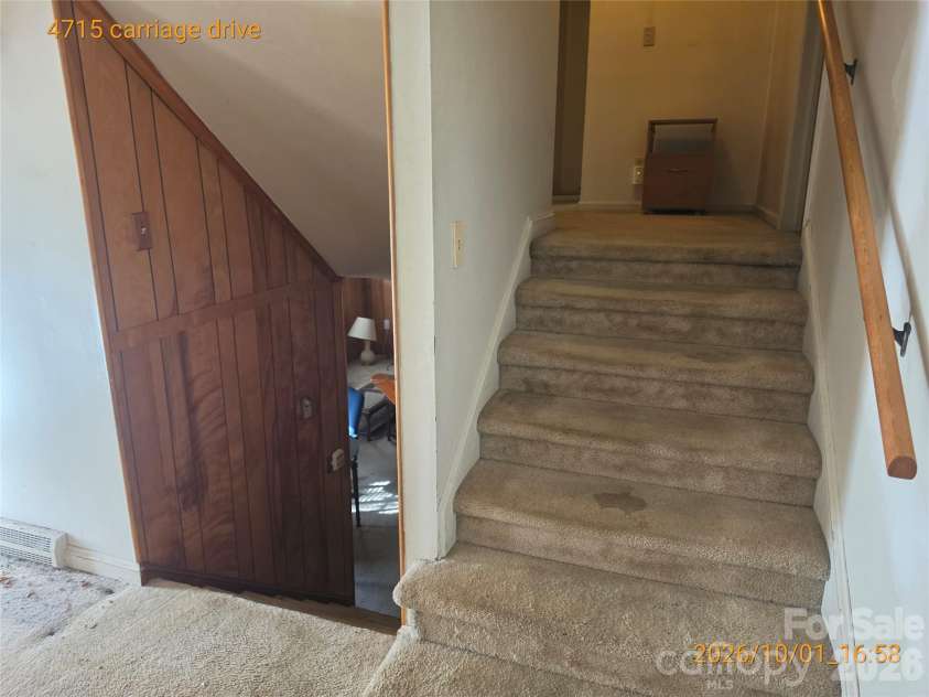 4715 Carriage Drive Circle, Charlotte, NC 28205.  MLS# CAR4430241, YatesRealty ID 54569. 
