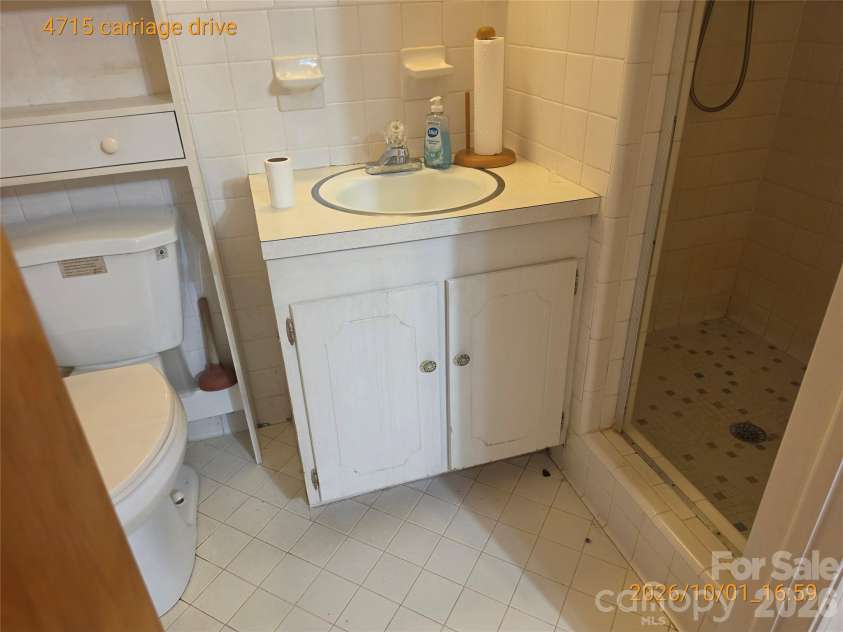 4715 Carriage Drive Circle, Charlotte, NC 28205.  MLS# CAR4430241, YatesRealty ID 54569. 